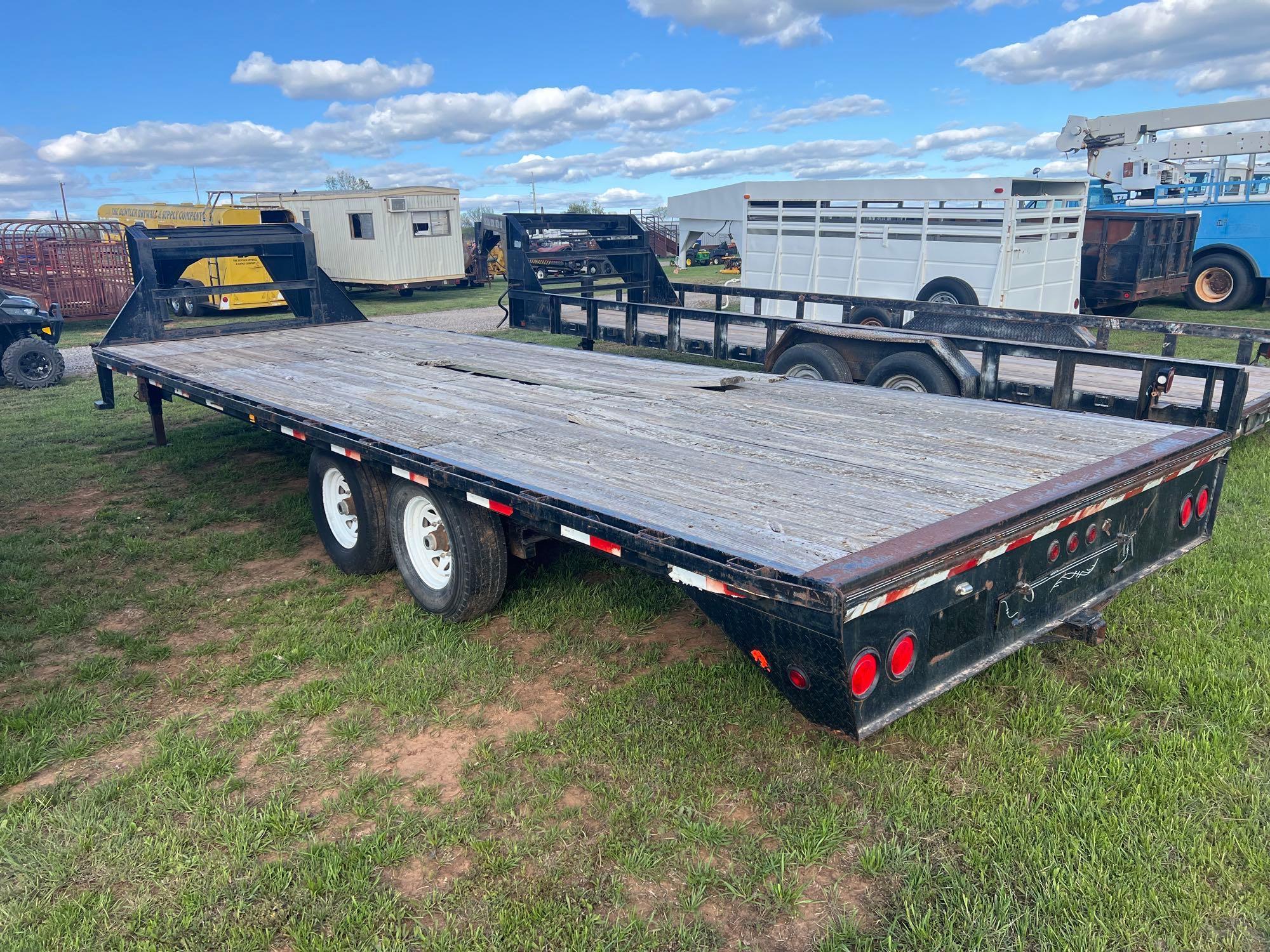 PJ GOOSENECK TRAILER