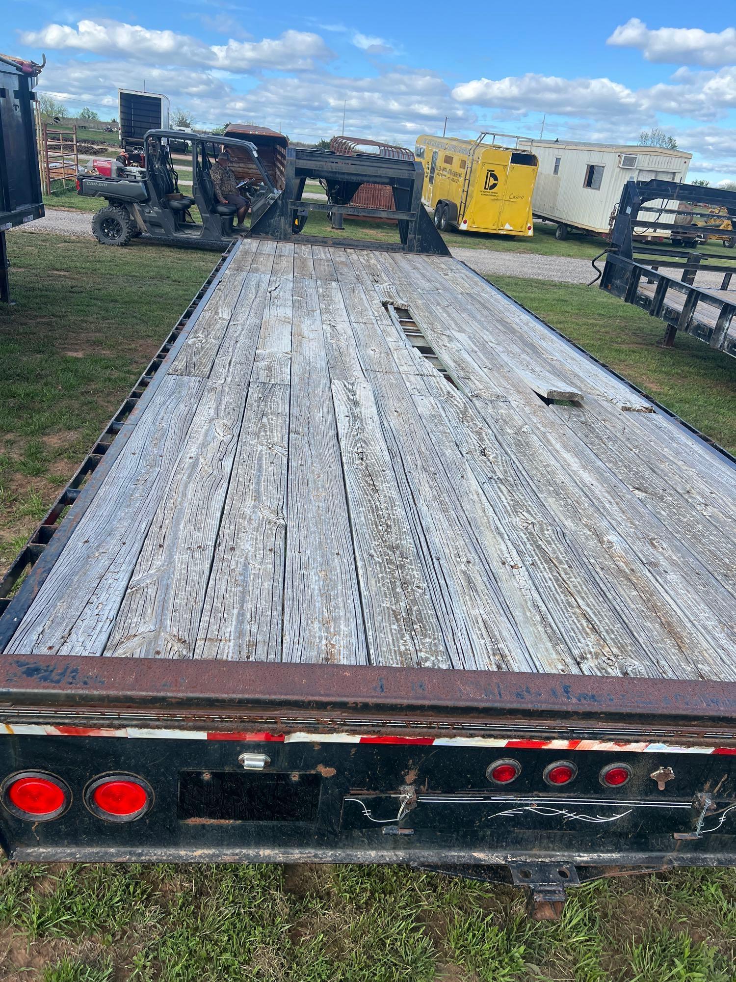 PJ GOOSENECK TRAILER