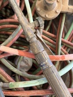 TORCH WITH HOSES IN TUB