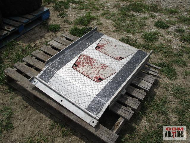 Folding Aluminum Truck Ramp With Steps