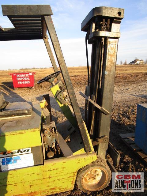 Clark TM20 3 Wheel Warehouse Fork Lift 36 Volt With Dead Batteries Has 1 Fork (BUYER RESPONSIBLE FOR