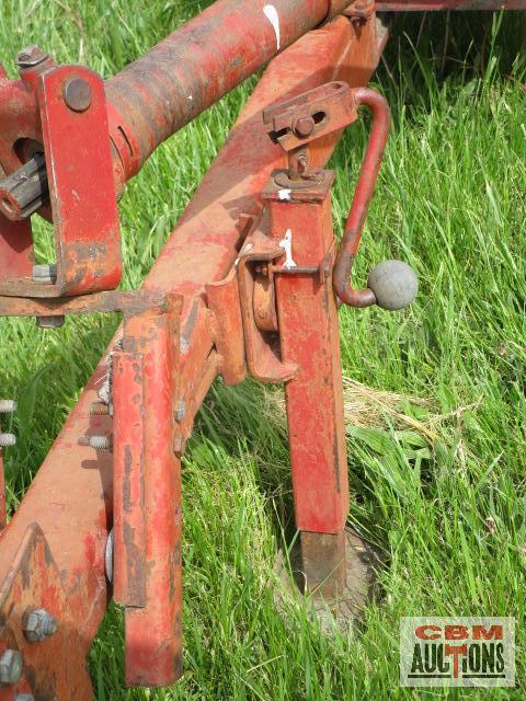 New Holland 275 hayline square baler S#169293 Missing gear by tire