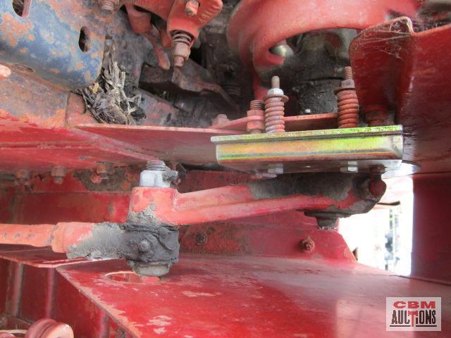 New Holland 275 hayline square baler S#169293 Missing gear by tire
