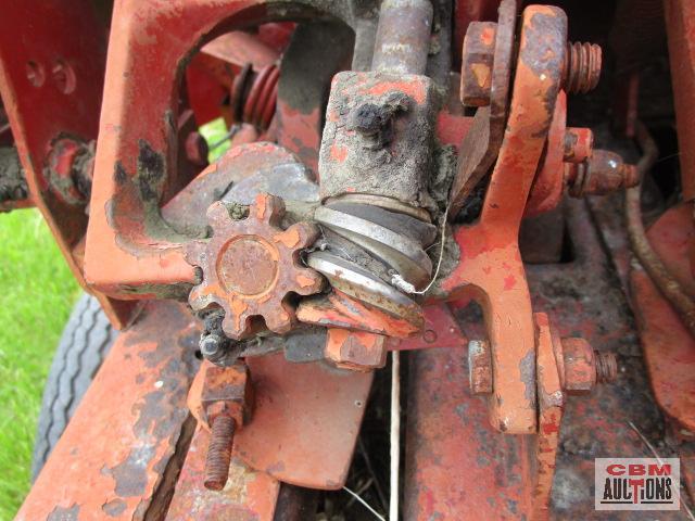 New Holland 275 hayline square baler S#169293 Missing gear by tire