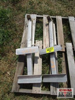 Pair of ladder jacks