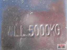 Red and black chain hook on receiver hitch shank, WLL5000KG