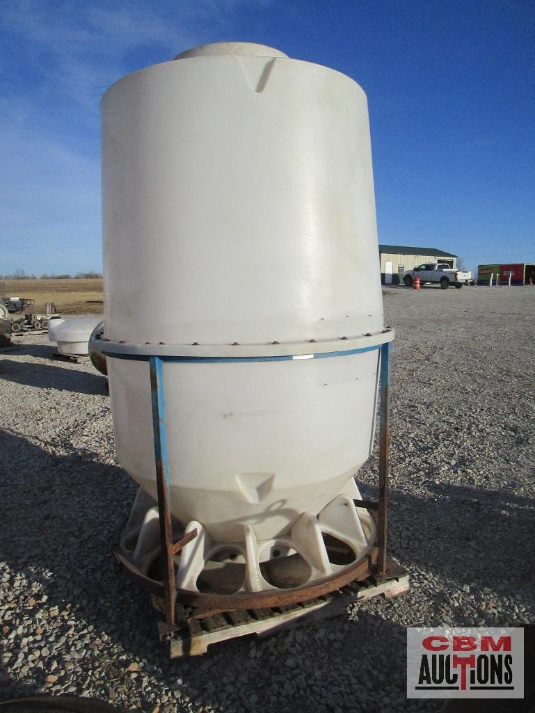 Upright Plastic Hog Feeder