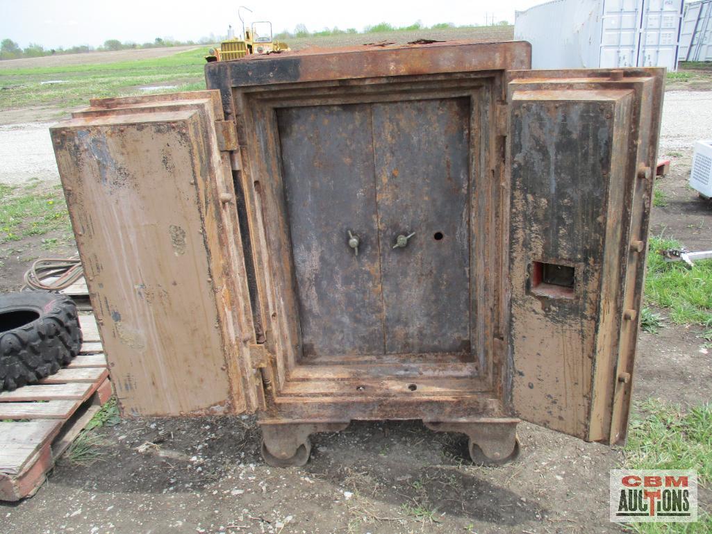 Large Vintage Rolling Safe...