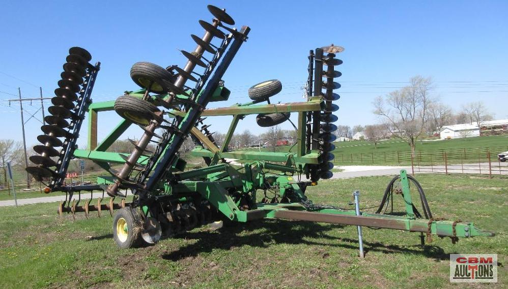 John Deere 630 Disk, 30 Foot, 3 Section Hydraulic Fold, 9" Spacing, 13"-14" Blades, Scrappers, Dual