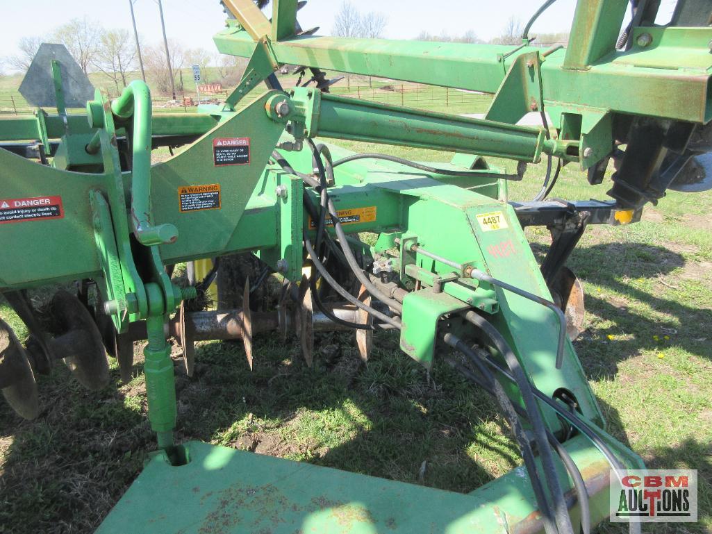 John Deere 630 Disk, 30 Foot, 3 Section Hydraulic Fold, 9" Spacing, 13"-14" Blades, Scrappers, Dual