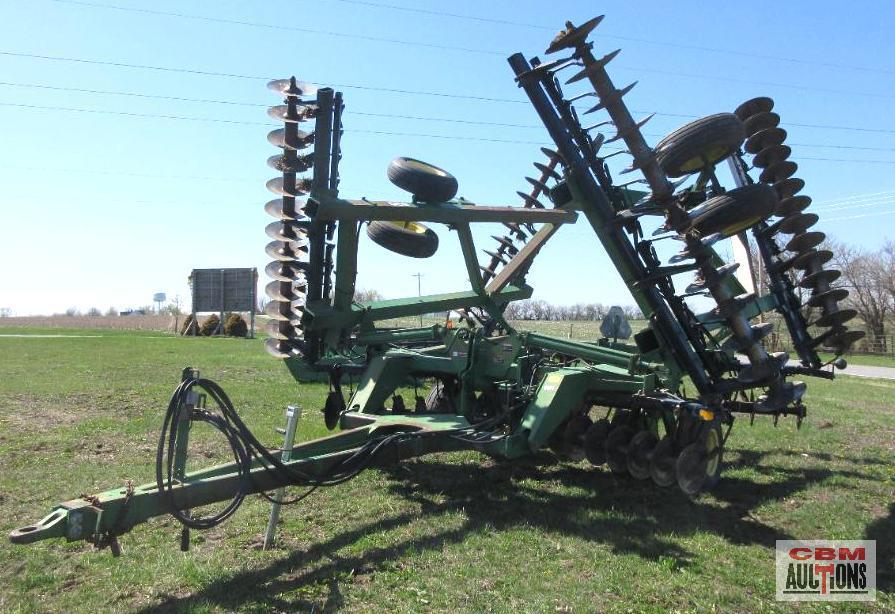 John Deere 630 Disk, 30 Foot, 3 Section Hydraulic Fold, 9" Spacing, 13"-14" Blades, Scrappers, Dual