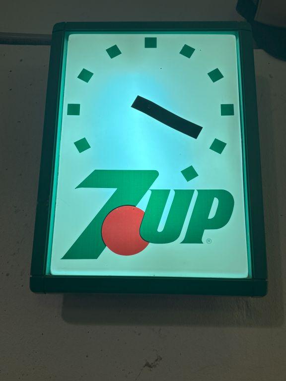 7Up Clock- does work