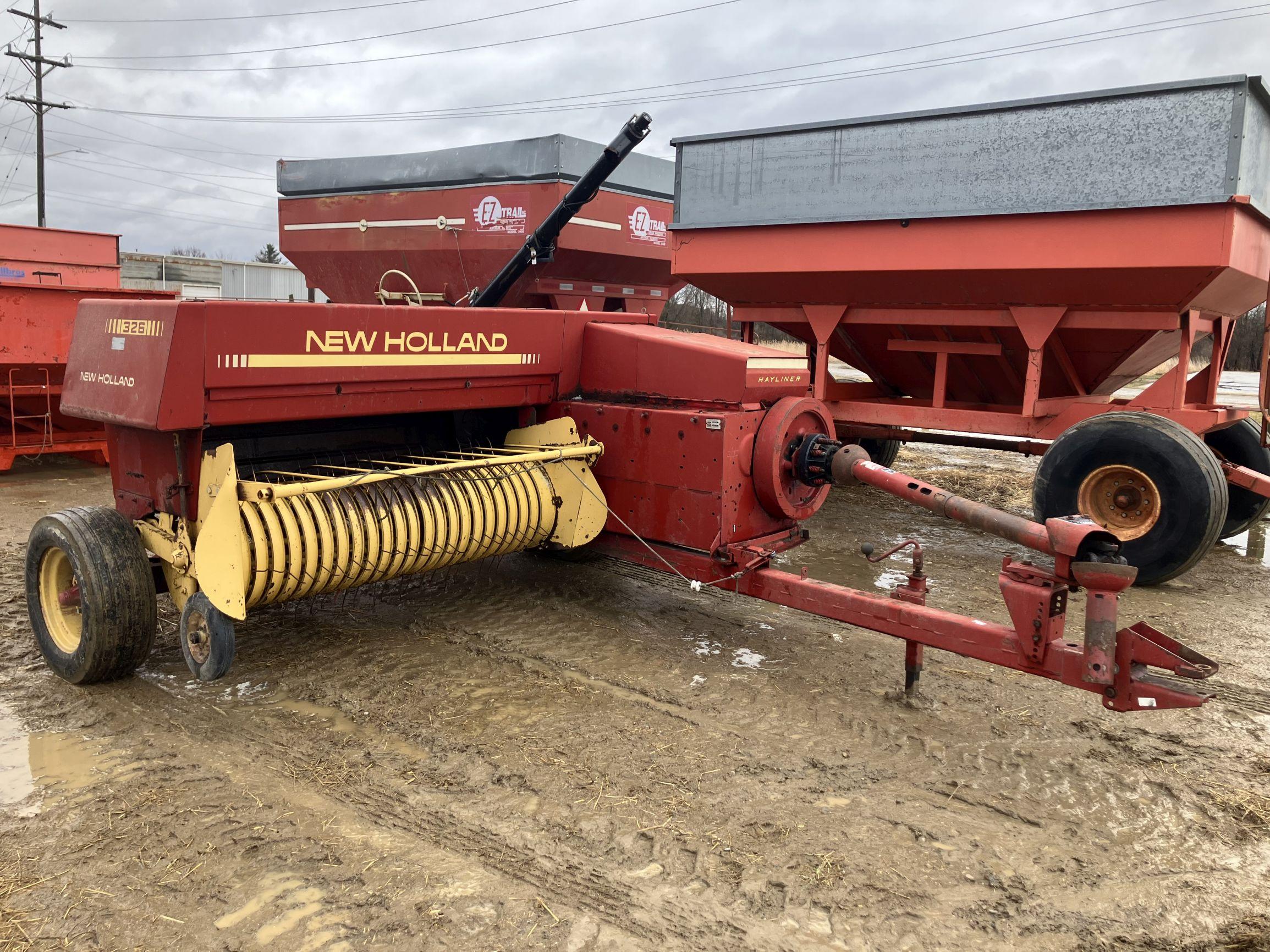 New Holland 326 Square Baler