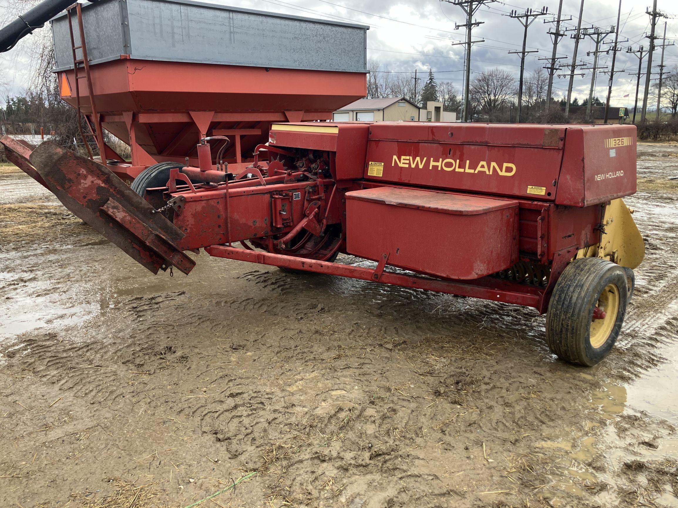 New Holland 326 Square Baler