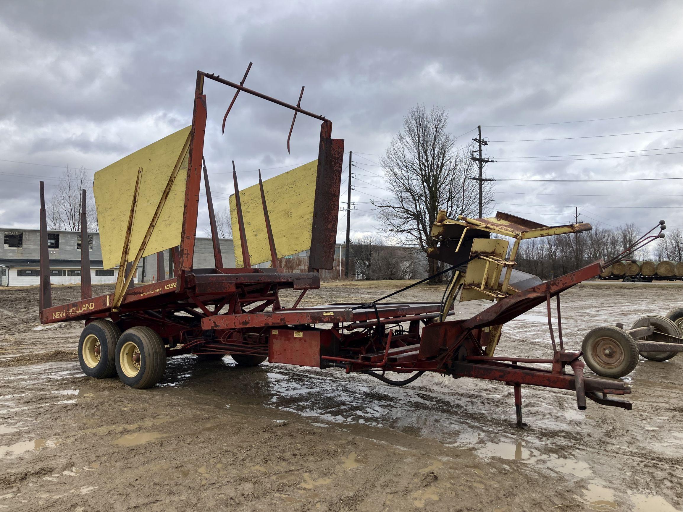 Hayliner 1032 Hay Stacker