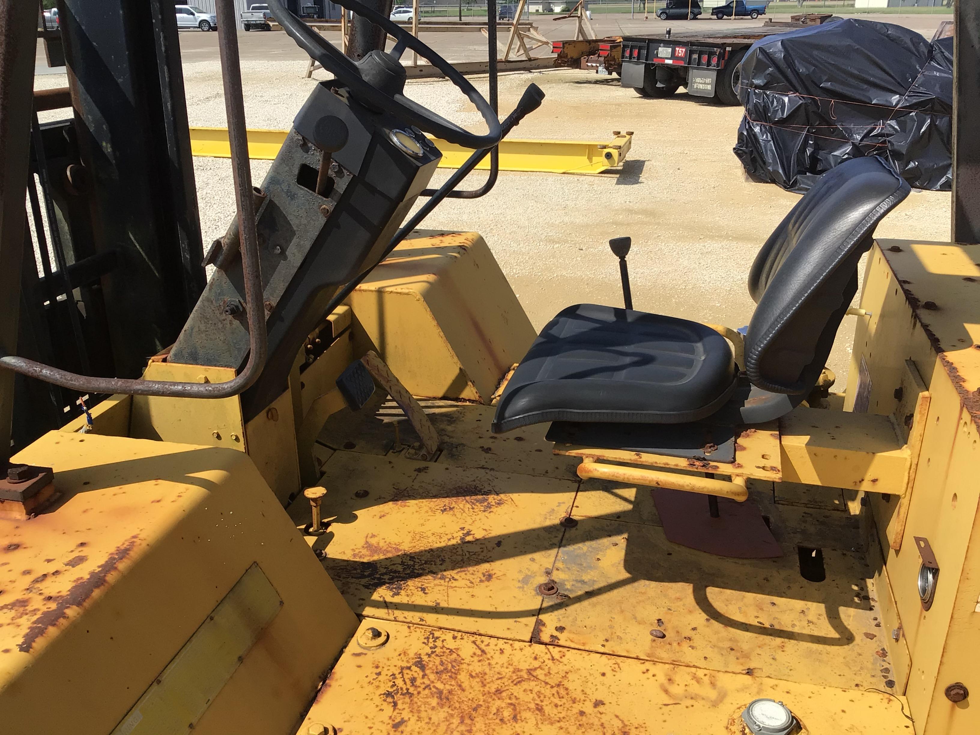 Caterpillar R60 Fork Lift