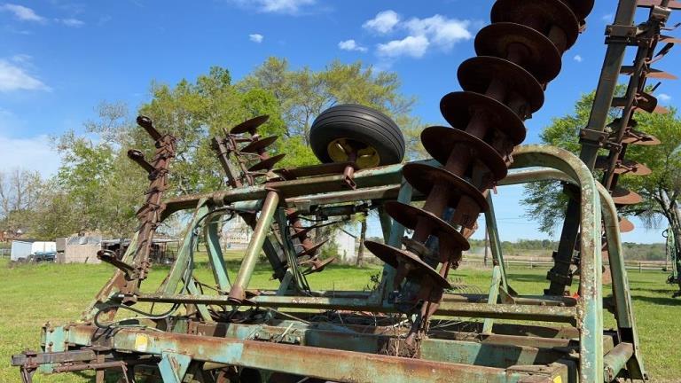 John Deere Pull Type Disc