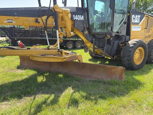 CAT 140M 2011