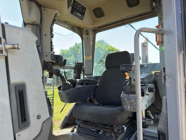 CAT 140M 2011