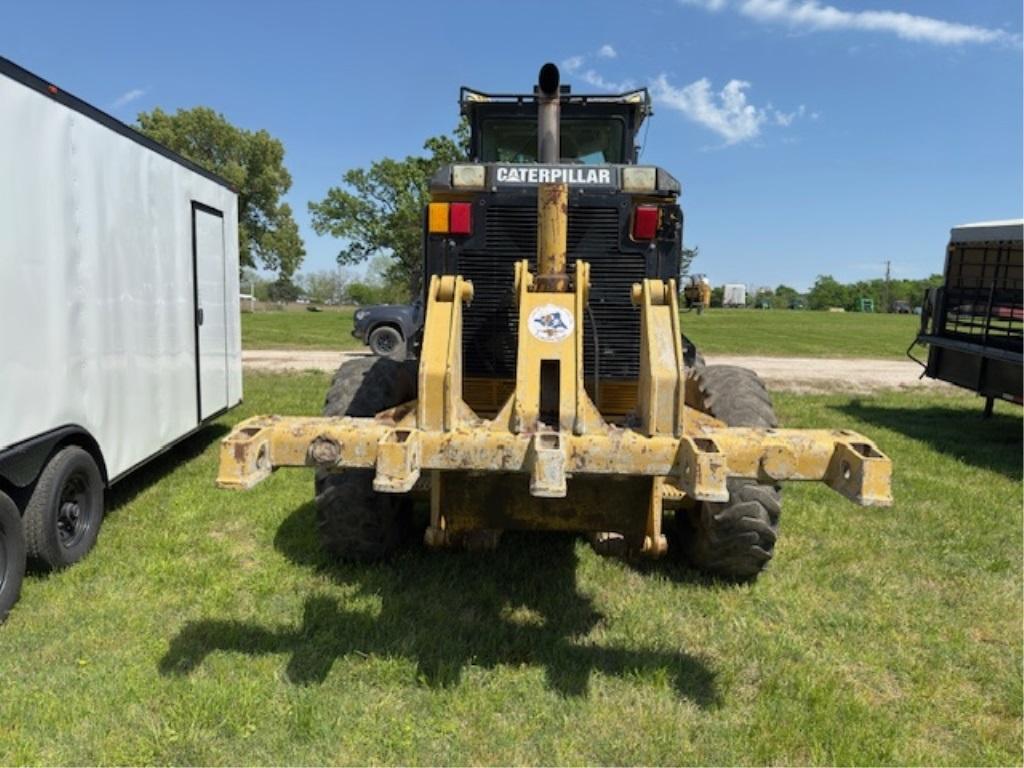 CAT 140M 2011