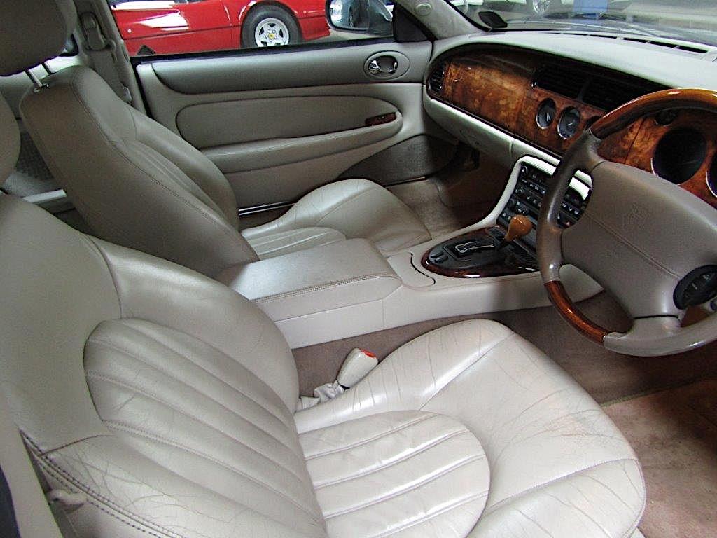 2002 Jaguar XK8 4.0 Coupe Auto