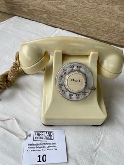 1943 Western Electric IVORY model 302 in excellent working condition