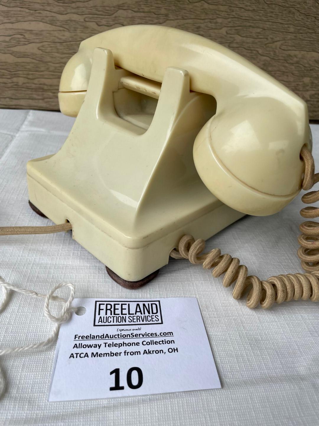 1943 Western Electric IVORY model 302 in excellent working condition