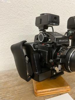 Vintage MAMIYA Press style camera with SUNPAK Auto 522 Thyristor Flash