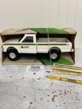 John Deere Dealer Pickup Truck ERTL 1/16th Scale 1990 with Karbowski Implement Pen