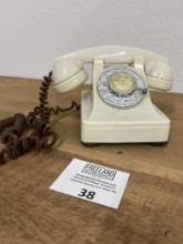 Western Electric IVORY thermoplastic model 302 desk telephone