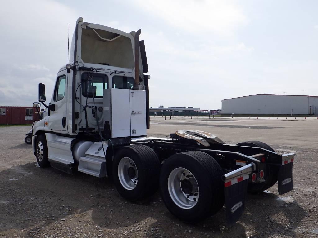 2010 FREIGHTLINER Cascadia125