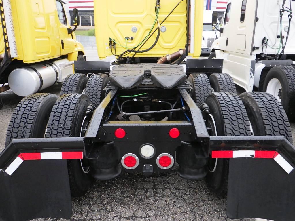 2015 FREIGHTLINER Cascadia125