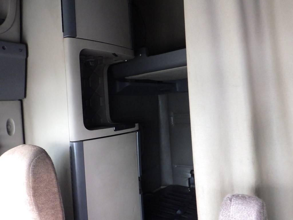 2012 FREIGHTLINER Cascadia125