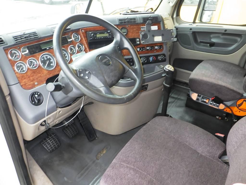 2013 FREIGHTLINER Cascadia125