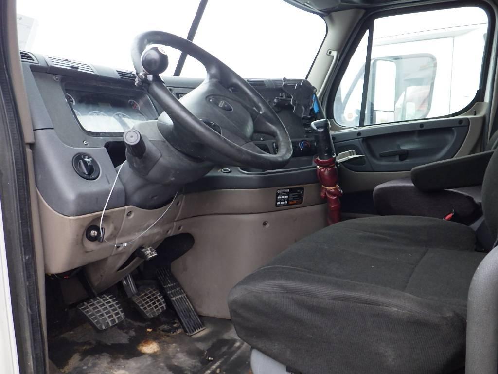 2011 FREIGHTLINER Conventional