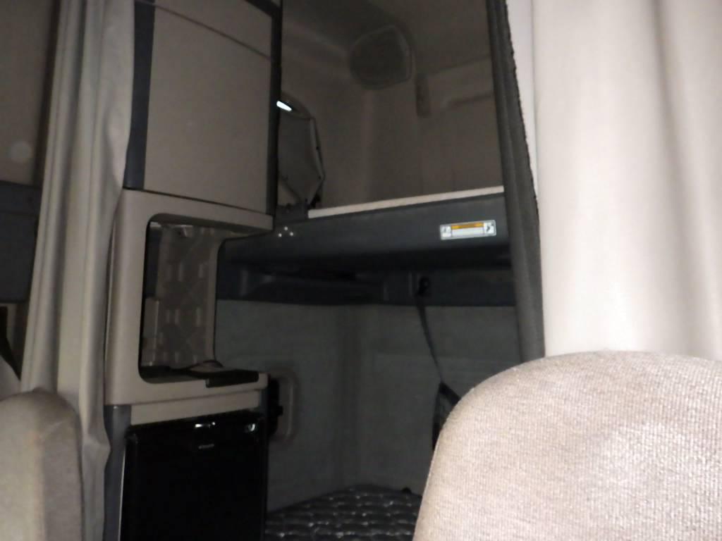2015 FREIGHTLINER Cascadia125