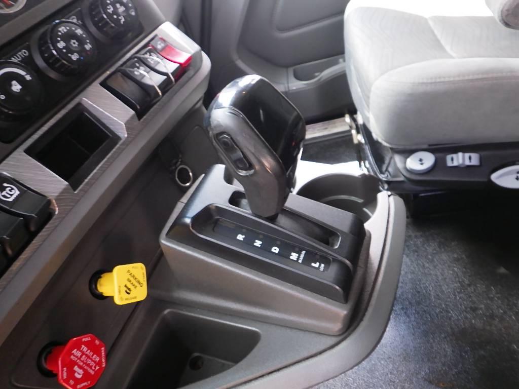 2017 KENWORTH T-680