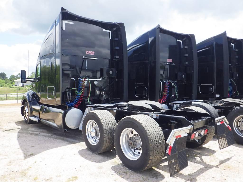2017 KENWORTH T-680