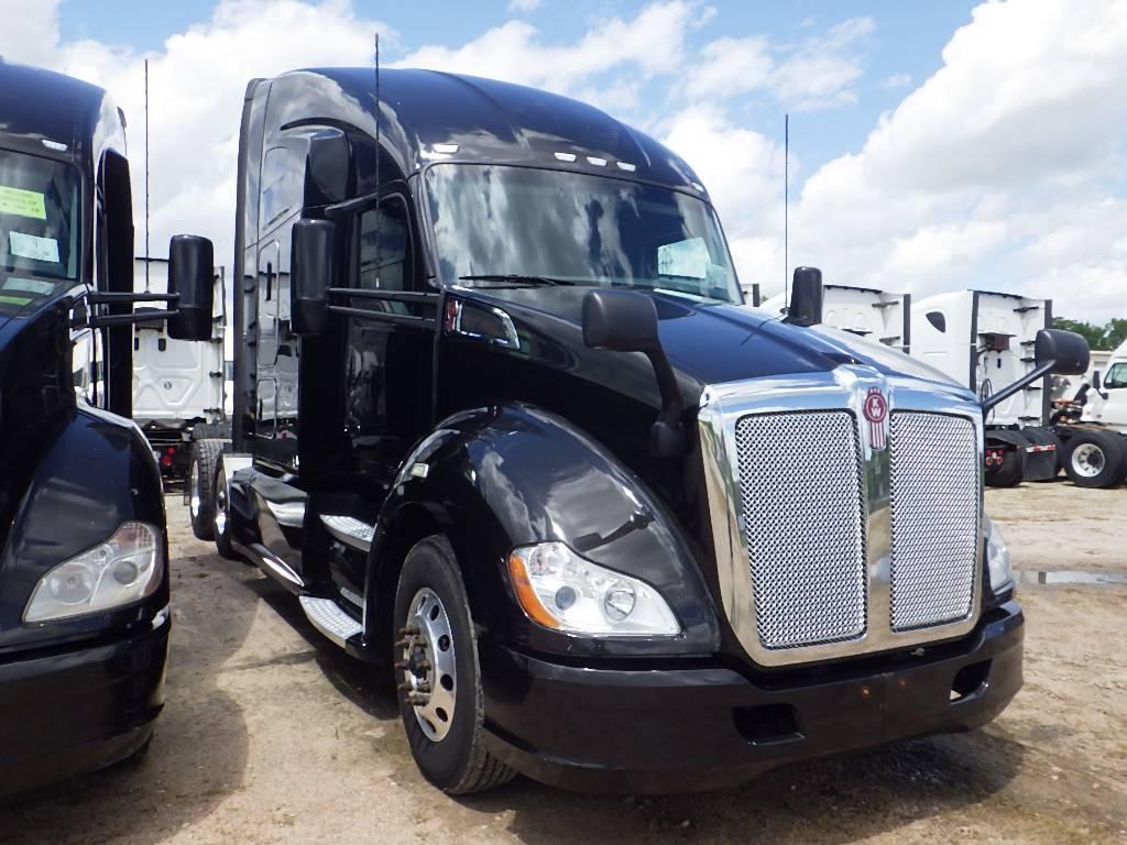 2017 KENWORTH T-680