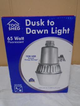Brand New In Box 65 Watt Dusk to Dawn Light