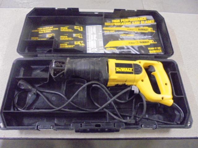 Dewalt DW303 VS Reciprocating Saw w/ Case