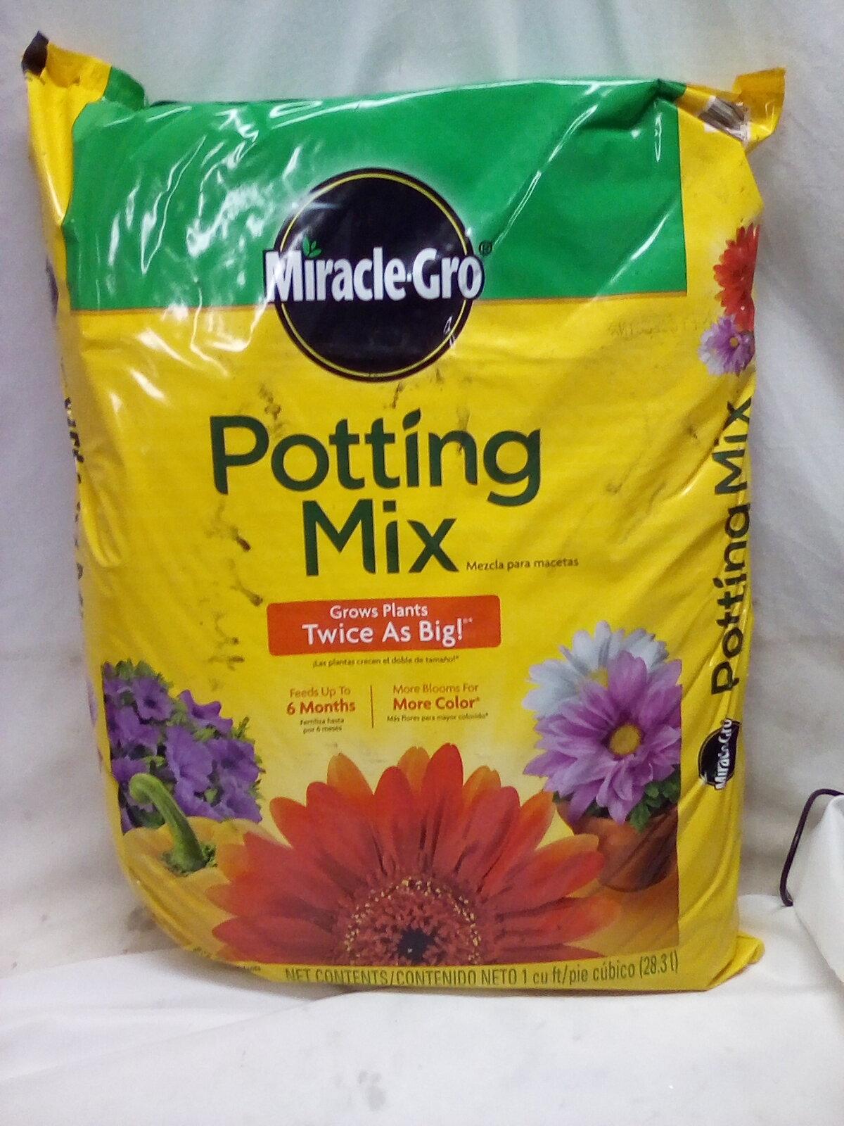 Miracle-Gro Potting Mix 1cubic ft