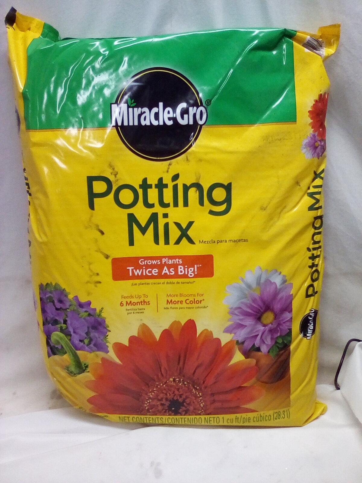 Miracle-Gro Potting Mix 1cubic ft