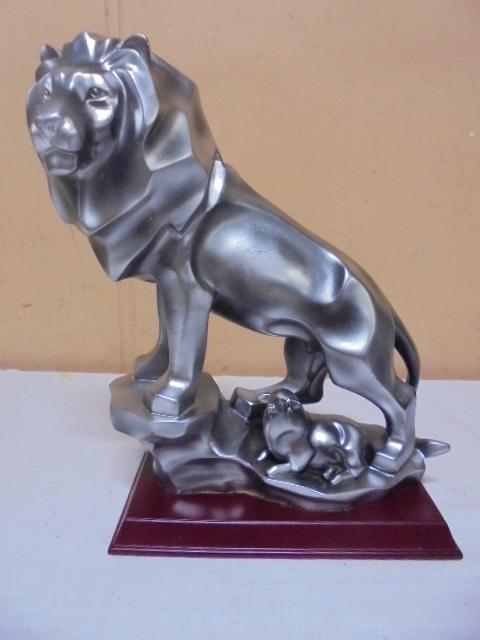 Silvertone Lion & Lamb Statue