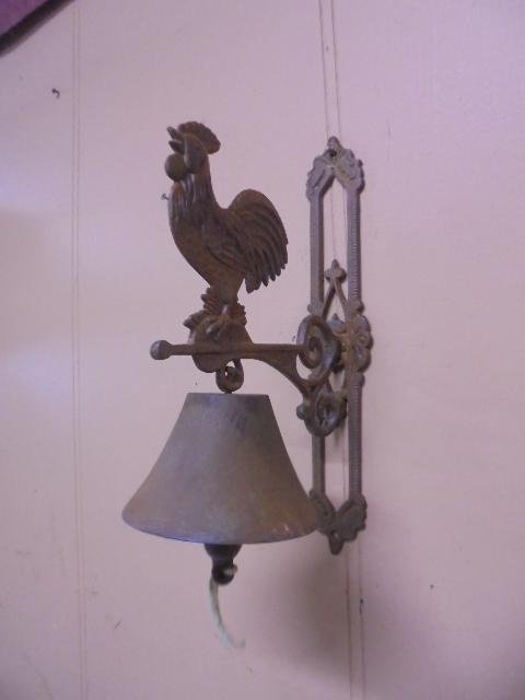 Cast Iron Post Mount Dinner Bell w/ Rooster