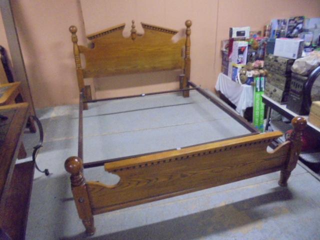 Beautiful Oak Queen Size Bed Complete