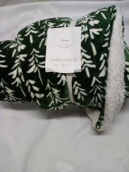 Plush throw blanket 50inx60in