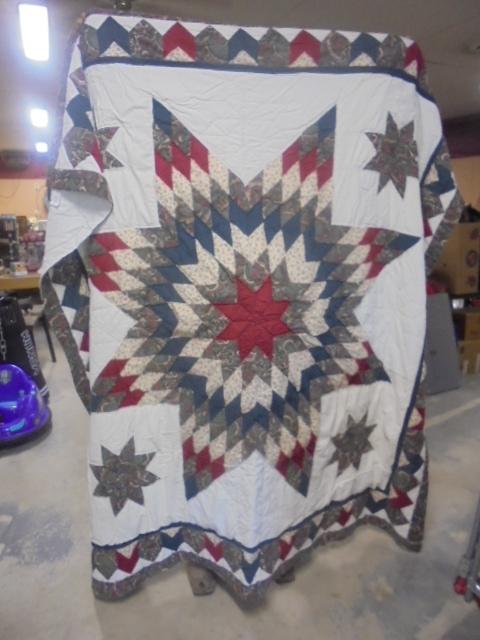 Beautiful Queen Size Star Pattern Quilt