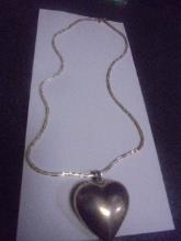 Ladies 18in Sterling Silver Necklace & Heart Pendant