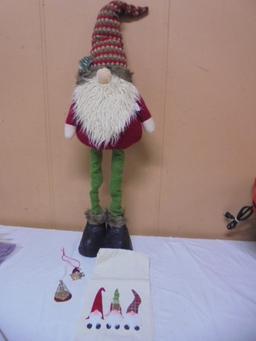 Extendable Gnome w/ 2 Ornaments & Towel